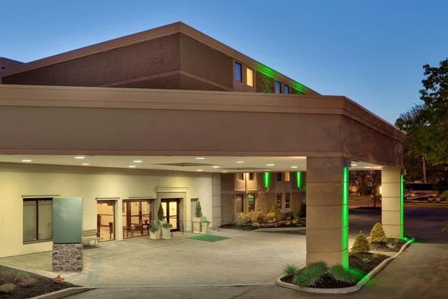 Holiday Inn Auburn at night